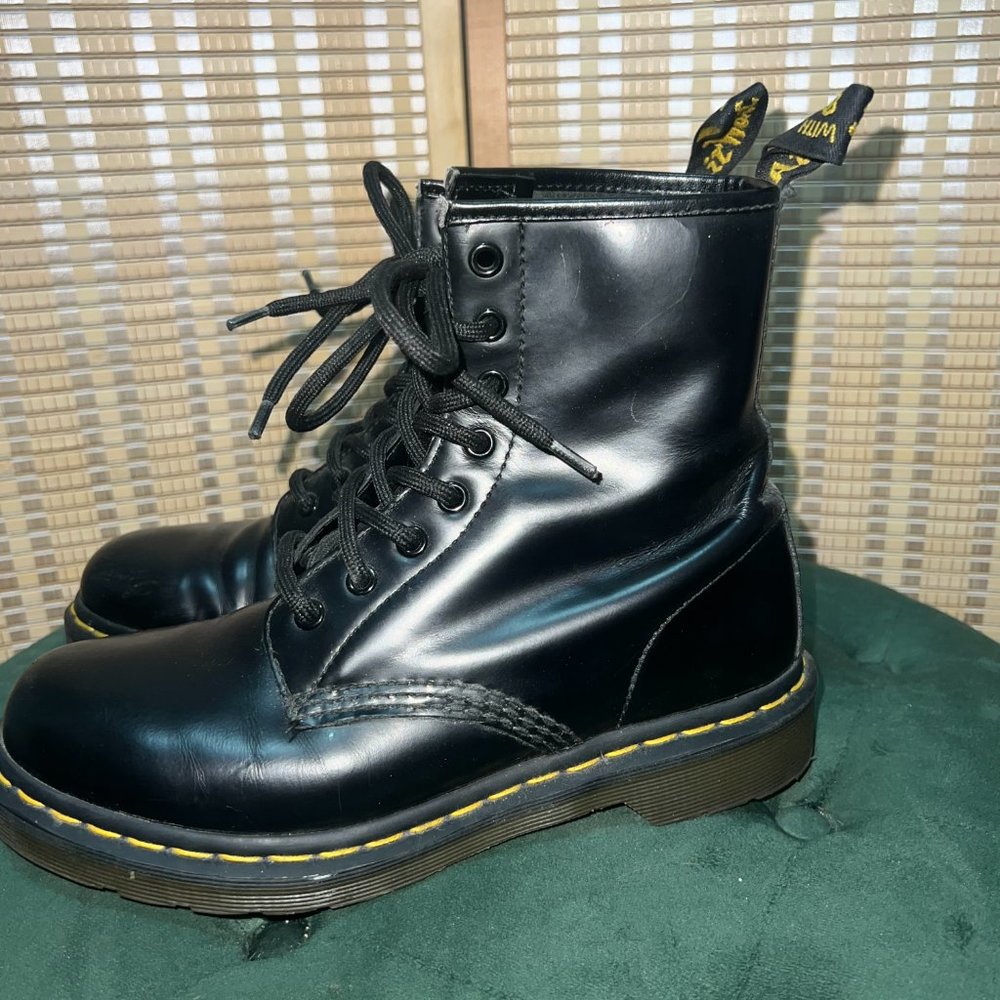 Doc Martens 1460 Lace Up Combat Boots in Black Smooth Leather, Size 8 - Picture 4 of 10